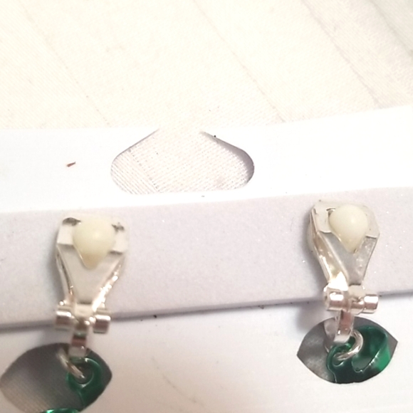 New Claires Christmas Bow Ornament Earrings - Picture 3 of 4